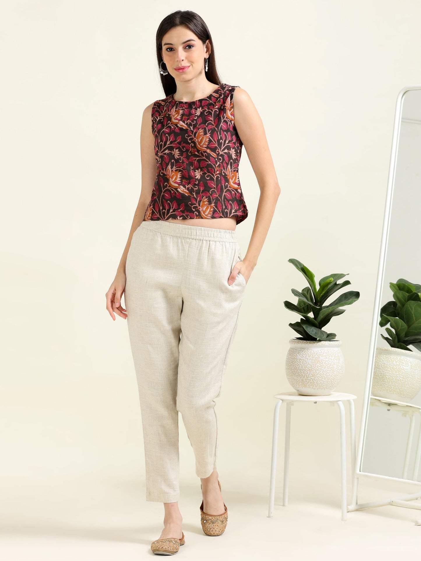 Black Chic Allure – Cotton Sleeveless Crop-Top (1KB-0-B17)