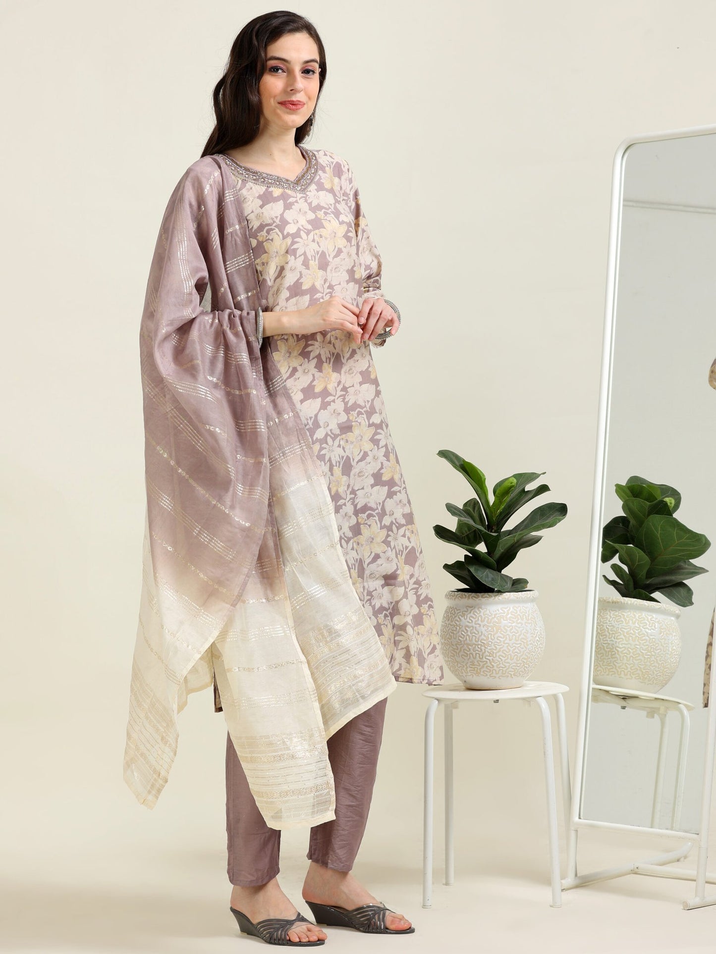 Mauve Whisper – Zari-Touch Festive 3 piece set (1KI-7-C4)