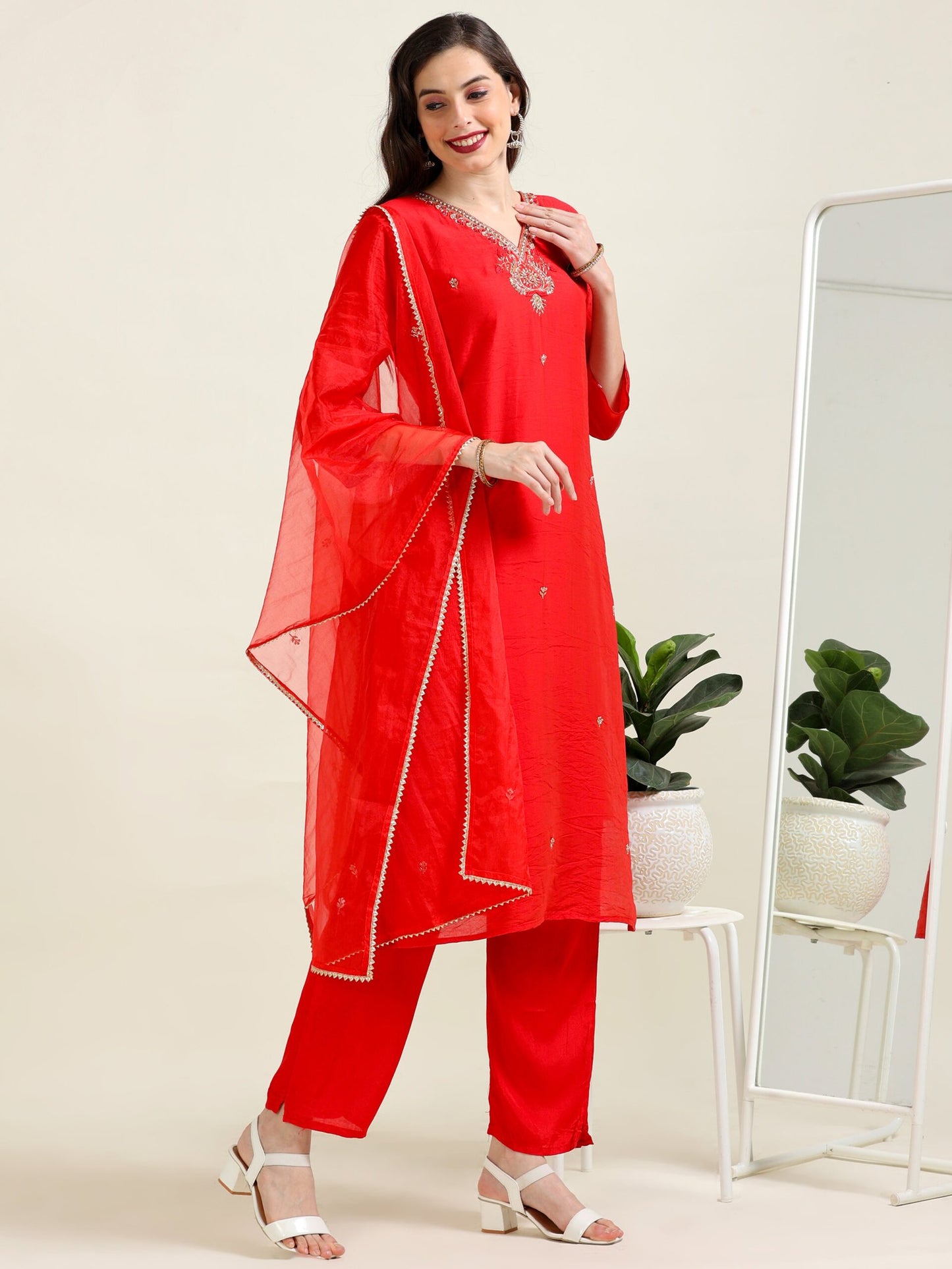 Radiant Rouge Royalty – Red Jardoshi Embroidered 3 piece set (2AA-2-C3)