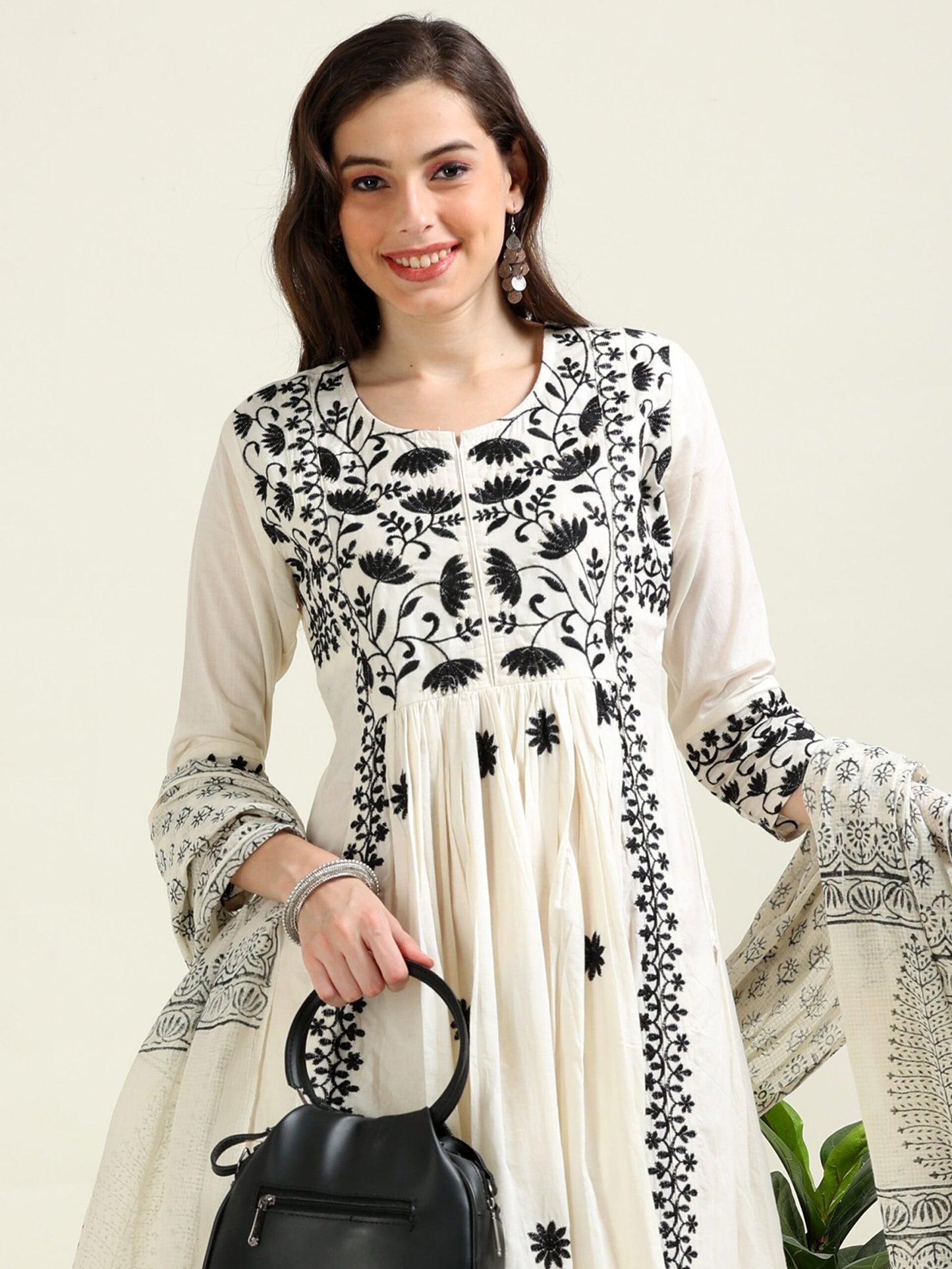 Ebony Threaded Elegance – Off-White Embroidered Cotton 3 piece set (2DF-9-C9)