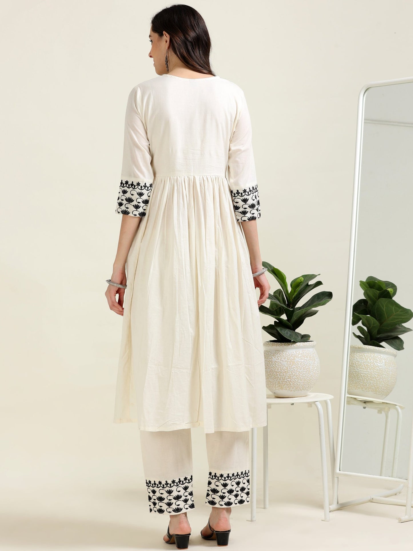 Ebony Threaded Elegance – Off-White Embroidered Cotton 3 piece set (2DF-9-C9)