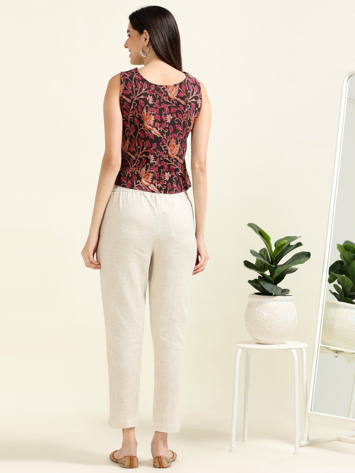 Black Chic Allure – Cotton Sleeveless Crop-Top (1KB-0-B17)