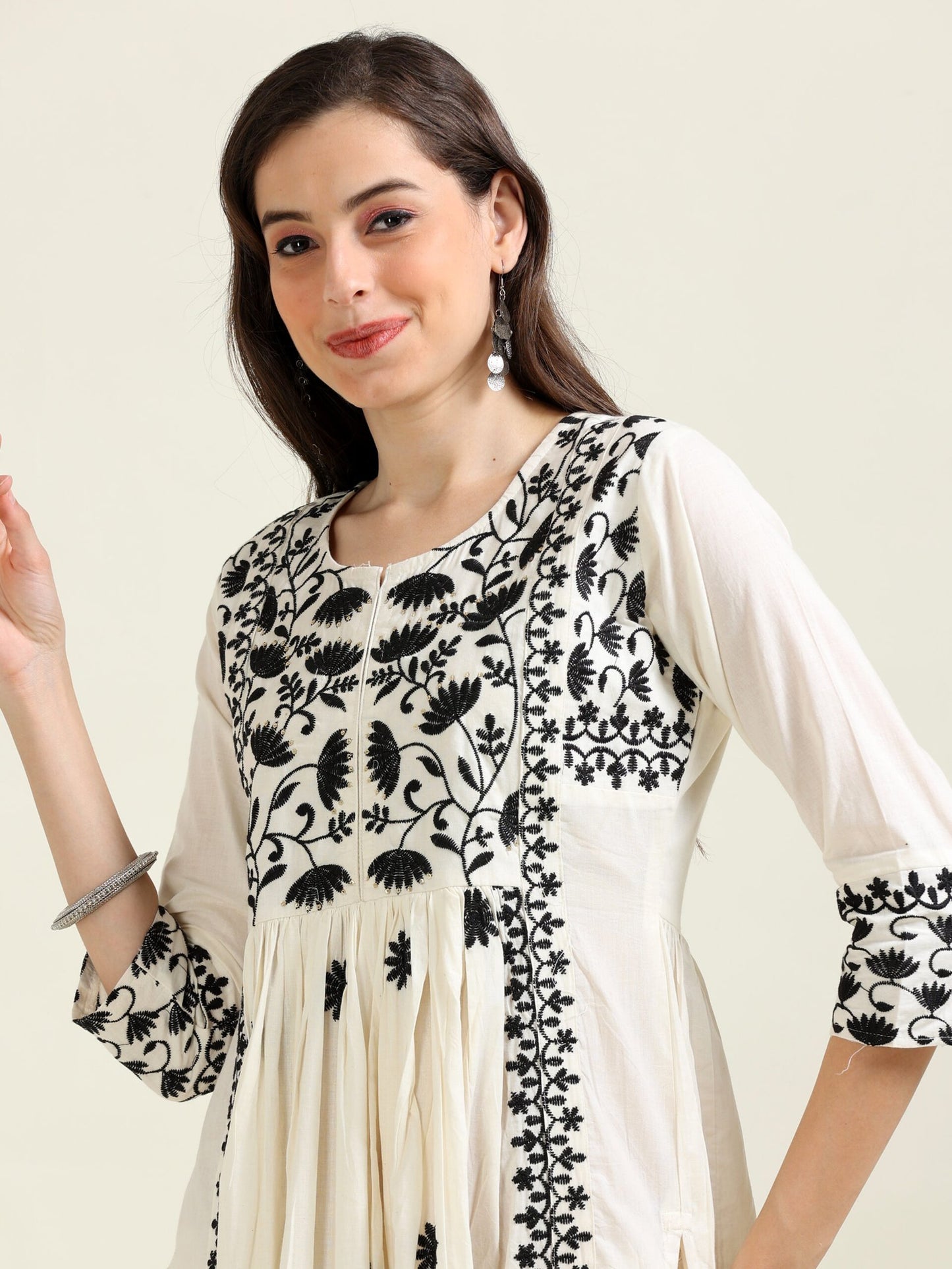 Ebony Threaded Elegance – Off-White Embroidered Cotton 3 piece set (2DF-9-C9)